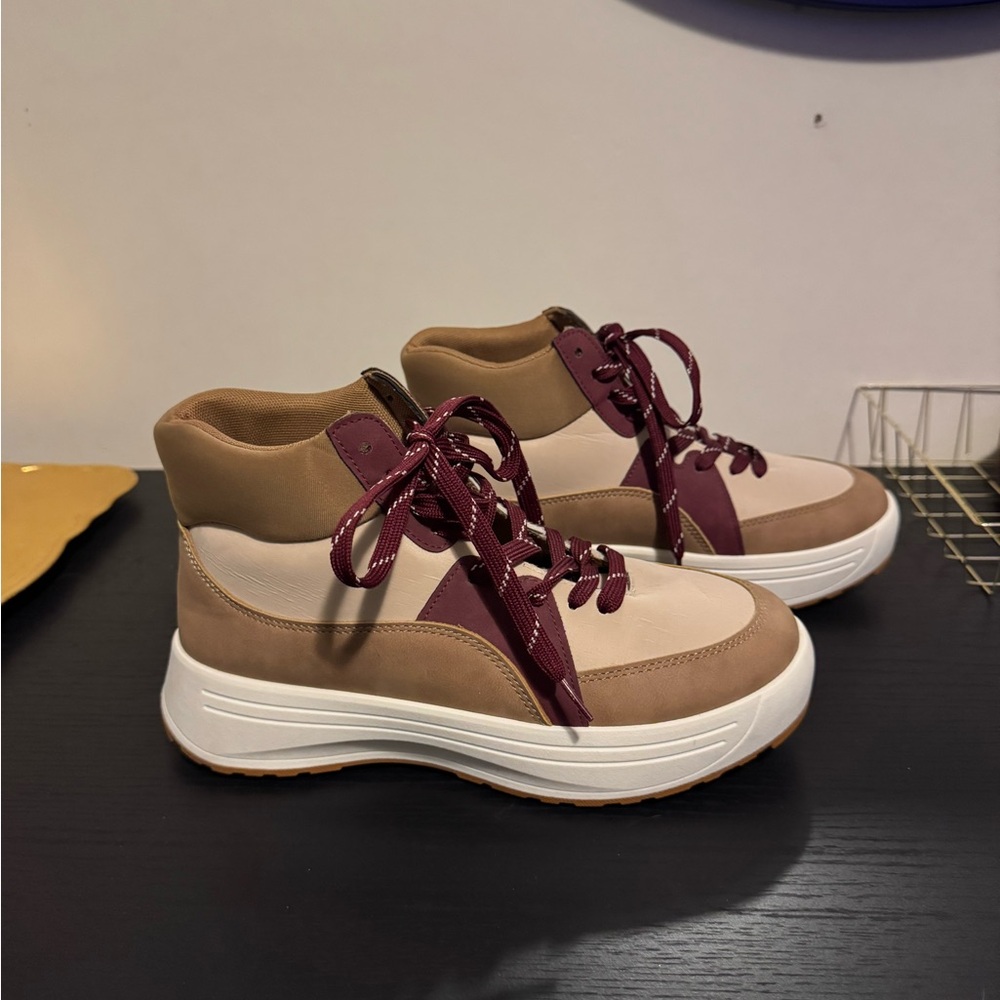 Maurice’s sneakers, worn once. Super comfertable. - Picture 3 of 3
